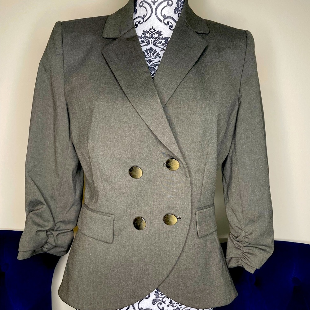 Fashionable olive green Antonio Melani blazer